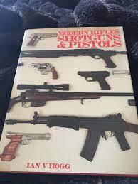 Modern Rifles Shotguns & Pistols by Hogg, Ian V